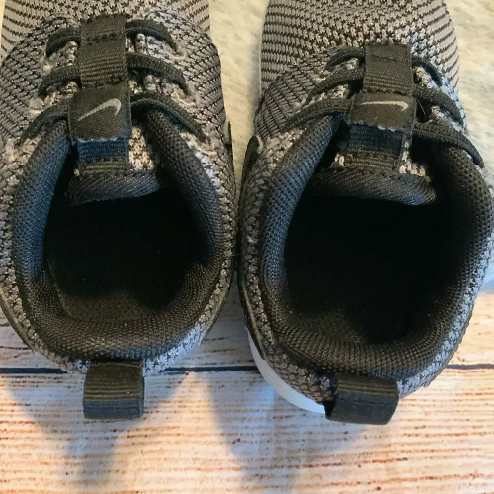 Nike Kids Roshe One Gray Sneakers Size 7C